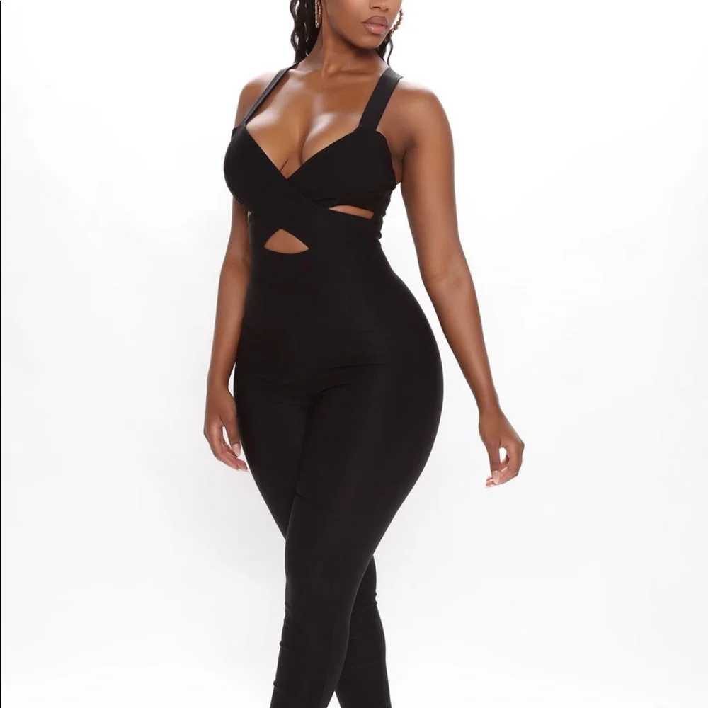 Black Jumpsuit. Brand NEW! With tags still on 🏷 - Picture 3 of 4